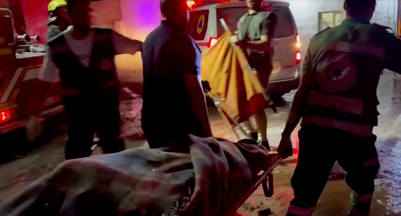 Sebuah video menampilkan detik-detik rumah sakit Gaza dibombardir Israel. Sebuah video menampilkan detik-detik rumah sakit Gaza dibombardir Israel. (Tangkapan Layar Video Reuters)