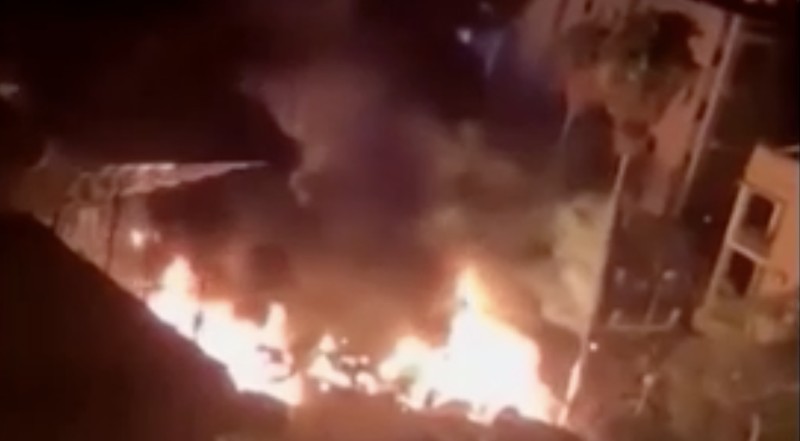 Sebuah video menampilkan detik-detik rumah sakit Gaza dibombardir Israel. (Tangkapan Layar Video Reuters)