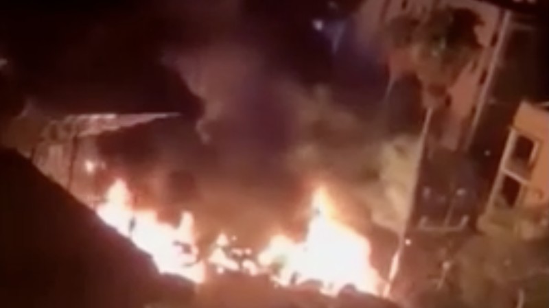 Sebuah video menampilkan detik-detik rumah sakit Gaza dibombardir Israel. (Tangkapan Layar Video Reuters)