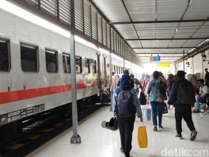 2.598 Tiket Nataru Terjual di Stasiun Blitar, Tujuan Favorit Bandung Jakarta