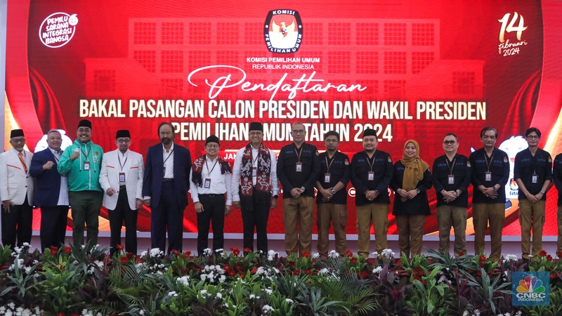 Bakal calon Presiden Anies Baswedan bersama bakal calon Wakil Presiden Muhaimin Iskandar saat melakukan pendaftaran bakal pasangan calon presiden dan wakil presiden pemilihan umum 2024 di Gedung KPU, Jakarta, Kamis (19/10/2023). (CNBC Indonesia/Faisal Rahman)