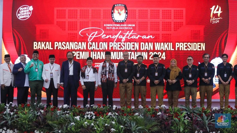 Bakal calon Presiden Anies Baswedan bersama bakal calon Wakil Presiden Muhaimin Iskandar saat melakukan pendaftaran bakal pasangan calon presiden dan wakil presiden pemilihan umum 2024 di Gedung KPU, Jakarta, Kamis (19/10/2023). (CNBC Indonesia/Faisal Rahman)