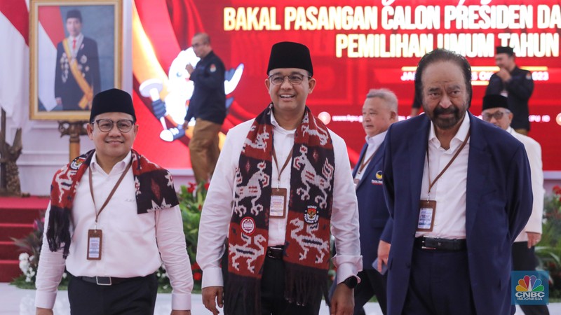 Bakal calon Presiden Anies Baswedan bersama bakal calon Wakil Presiden Muhaimin Iskandar saat melakukan pendaftaran bakal pasangan calon presiden dan wakil presiden pemilihan umum 2024 di Gedung KPU, Jakarta, Kamis (19/10/2023). (CNBC Indonesia/Faisal Rahman)