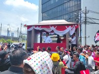 Konvoi ke KPU, Ganjar-Mahfud Naik Mobil Bak Terbuka Nyeleneh