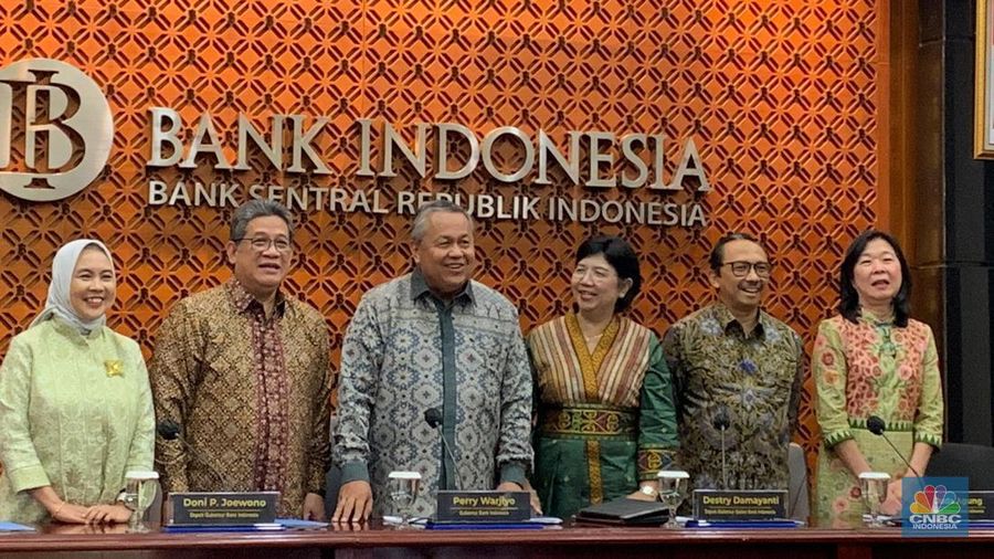 Gubernur Bank Indonesia Perry Warjiyo mengumumkan hasil rapat dewan Gubernur Bulanan Bulan Oktober 2023. (²©²ÊÍøÕ¾/Maikel Jefriando)
