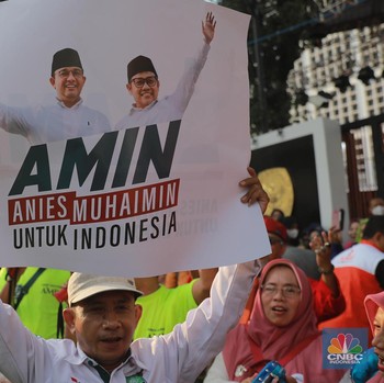 Lautan Massa Pendukung Anies-Cak Imin Serbu Kantor KPU