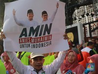 Lautan Massa Pendukung Anies-Cak Imin Serbu Kantor KPU