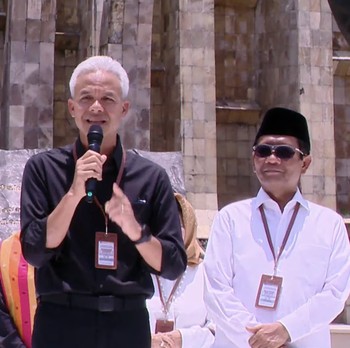 Kemeja Putih Mahfud Ternyata untuk Pilpres 2019 Bareng Jokowi