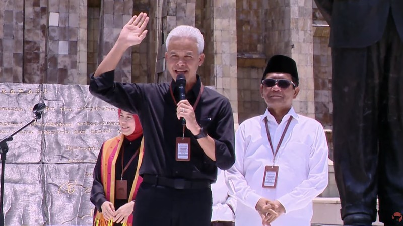 Pasangan calon Ganjar Pranowo dan Mahfud Md akan mendaftarkan diri ke KPU siang ini. Sebelum ke KPU, keduanya akan menyambangi Tugu Proklamasi. (Tangkapan Layar Youtube PDI Perjuangan)