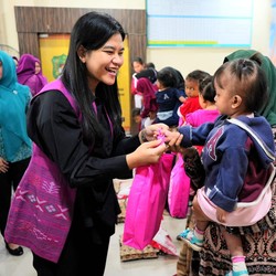 TP PKK Medan Beri Makanan Tambahan untuk Anak Stunting