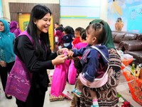 TP PKK Medan Beri Makanan Tambahan untuk Anak Stunting