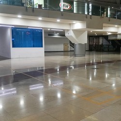 Lobi WTC Mangga Dua Disulap Jadi Lapangan Badminton