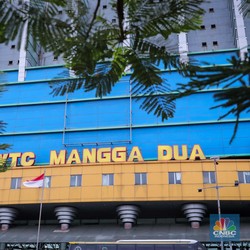 Wah! Lobi WTC Mangga Dua Disulap Jadi Lapangan Badminton