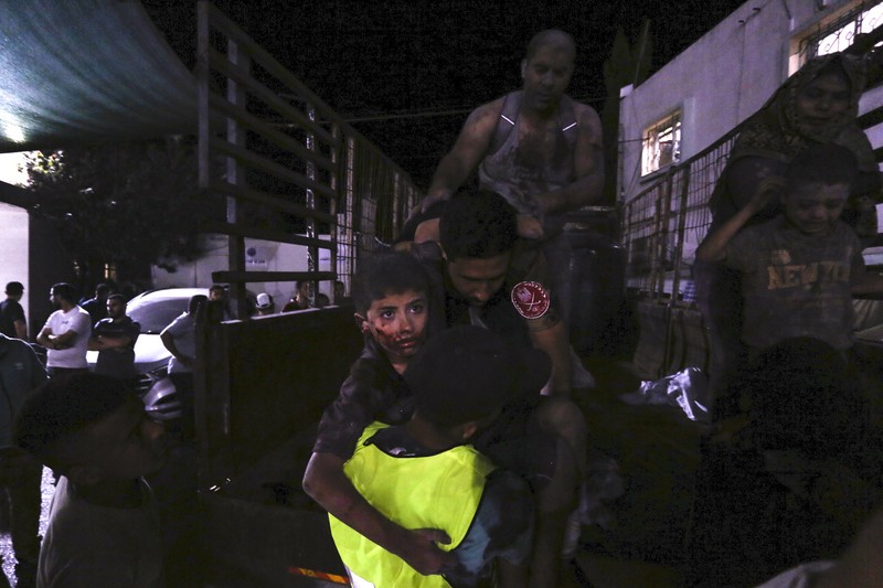 Israel Palestinians Wounded Palestinians arrive at the al-Shifa hospital, on a truck, following Israeli airstrikes on Gaza City, central Gaza Strip, Thursday, Oct. 19, 2023. (AP Photo/Abed Khaled)