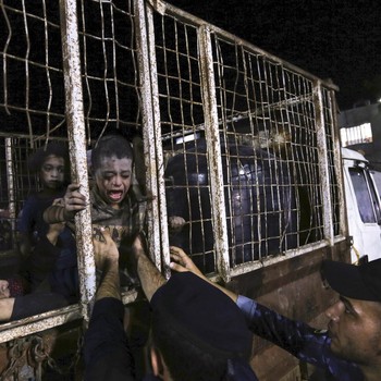 Bukan Ambulans, Evakuasi Korban Luka Palestina Gunakan Truk