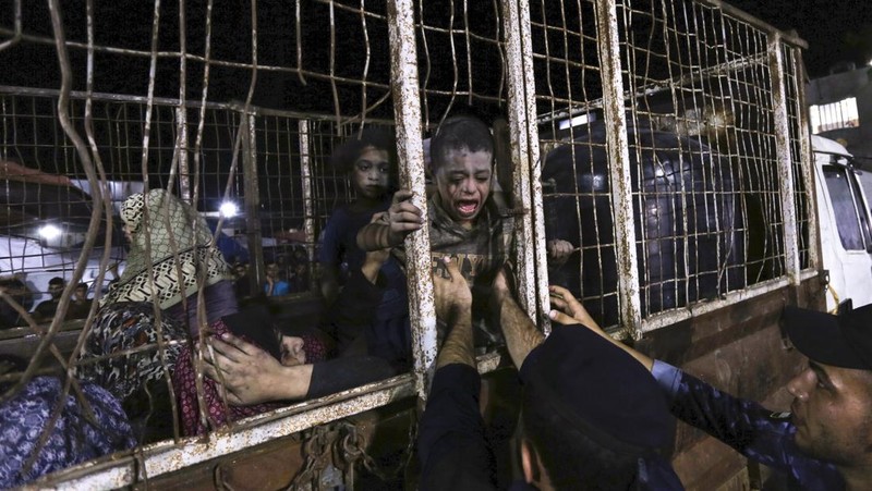 Wounded Palestinians arrive at the al-Shifa hospital, on a truck, following Israeli airstrikes on Gaza City, central Gaza Strip, Thursday, Oct. 19, 2023. (AP Photo/Abed Khaled)