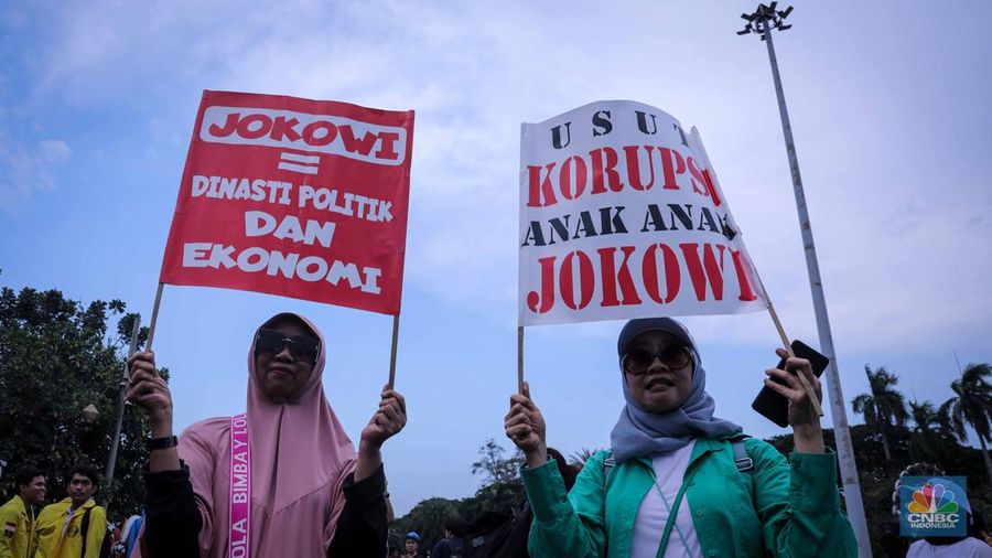 Mahasiswa yang tergabung dalam Aliansi BEM SI (Seluruh Indonesia) melakukan demonstrasi di kawasan Patung Kuda, Jakarta, Jumat (20/10/2023). (CNBC Indonesia/Faisal Rahman)