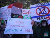 Penampakan Massa Geruduk Kantor PBB Tolak Perang Israel-Hamas