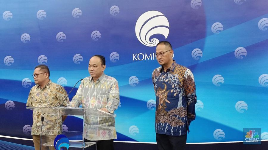 Menteri Kominfo Budi Arie Setiadi dalam Konferensi Pers Perkembangan Penanganan Judi Online, di kantor Kominfo, Jakarta (CNBC Indonesia/novina)