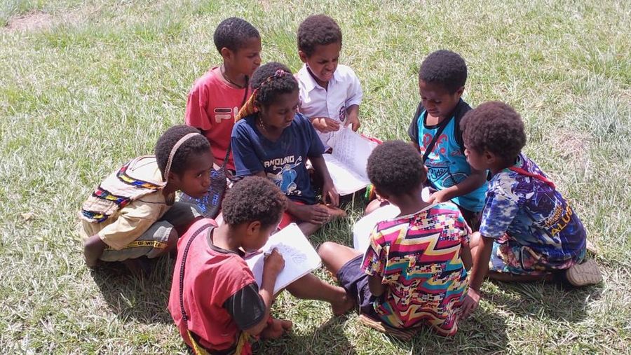 Perjuangan Anak Papua Menembus Hutan hingga Jalan Kaki 3 Hari untuk Belajar. (Dok. Berbuat Baik)