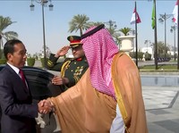 Momen Langka Jokowi Bertemu MBS di Istana Raja Salman