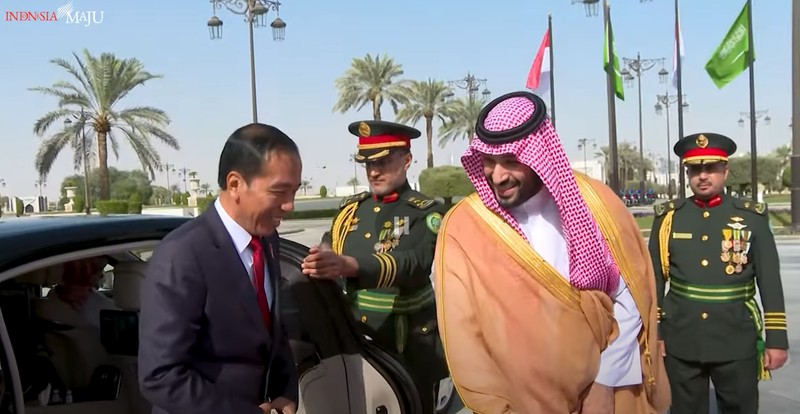 Pertemuan Presiden Jokowi dengan PM Kerajaan Arab Saudi Mohammed bin Salman, Riyadh, 19 Oktober 2023. (Tangkapan Layar Youtube) Pertemuan Presiden Jokowi dengan PM Kerajaan Arab Saudi Mohammed bin Salman, Riyadh, 19 Oktober 2023. (Tangkapan Layar Youtube)
