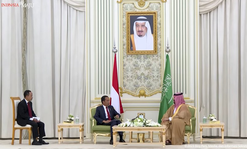 Pertemuan Presiden Jokowi dengan PM Kerajaan Arab Saudi Mohammed bin Salman, Riyadh, 19 Oktober 2023. (Tangkapan Layar Youtube) Pertemuan Presiden Jokowi dengan PM Kerajaan Arab Saudi Mohammed bin Salman, Riyadh, 19 Oktober 2023. (Tangkapan Layar Youtube)