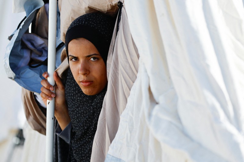 Warga Palestina, yang meninggalkan rumah mereka di tengah serangan Israel, berlindung di tenda kamp di sebuah pusat yang dikelola PBB, setelah Israel menyerukan agar lebih dari 1 juta warga sipil di Gaza utara untuk pindah ke selatan, di Khan Younis di Jalur Gaza selatan, Oktober 19 Agustus 2023. Warga Palestina, yang meninggalkan rumah mereka di tengah serangan Israel, berlindung di tenda kamp di sebuah pusat yang dikelola PBB, setelah Israel menyerukan agar lebih dari 1 juta warga sipil di Gaza utara untuk pindah ke selatan, di Khan Younis di Jalur Gaza selatan, Oktober 19 Agustus 2023. REUTERS/Ibraheem Abu Mustafa