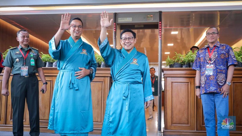 Pasangan bacapres dan bacawapres Anies Baswedan-Muhain Iskandar (Cak Imin) bersiap untuk menjalani tes kesehatan di RSPAD Gatot Soebroto, Jakarta, Sabtu (21/10/2023). (CNBC Indonesia/Faisal Rahman)