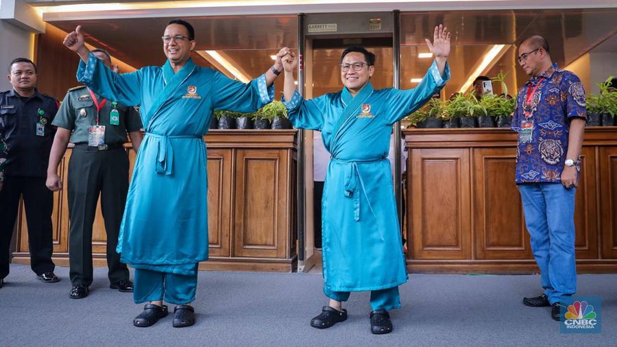 Pasangan bacapres dan bacawapres Anies Baswedan-Muhain Iskandar (Cak Imin) bersiap untuk menjalani tes kesehatan di RSPAD Gatot Soebroto, Jakarta, Sabtu (21/10/2023). (CNBC Indonesia/Faisal Rahman)