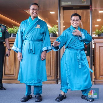 Gaya Silat Anies-Cak Imin Saat Tes Kesehatan di RSPAD