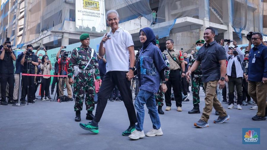 Pasangan bakal capres-cawapres Ganjar Pranowo dan Mahfud MD bersiap untuk menjalani pemeriksaan di RSPAD Gatot Soebroto, Jakarta, Minggu (22/10/2023).