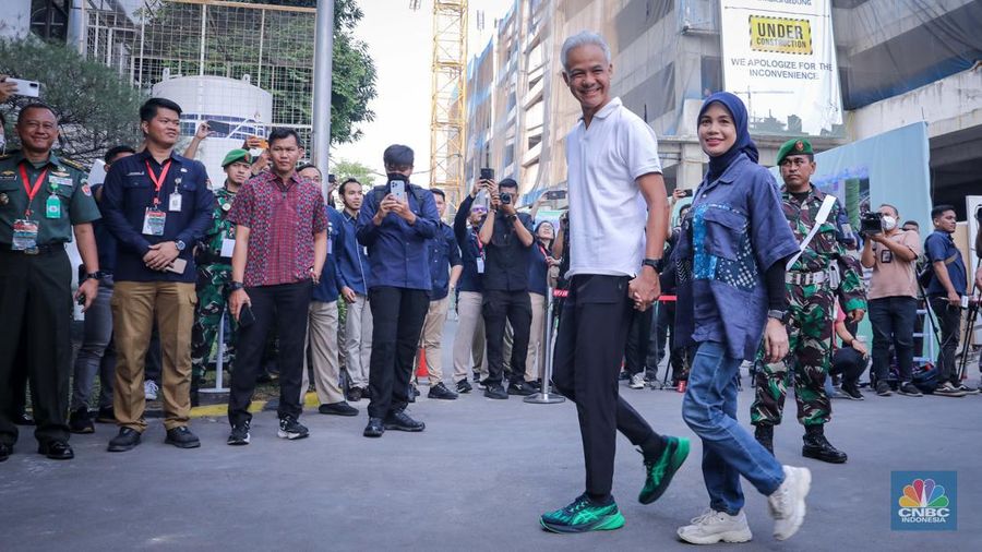 Bakal calon presiden ganjar Pranowo tiba di RSPAD Gatot Soebroto, Jakarta, Minggu (22/10/2023).(CNBC Indonesia/Failsal Rahman)