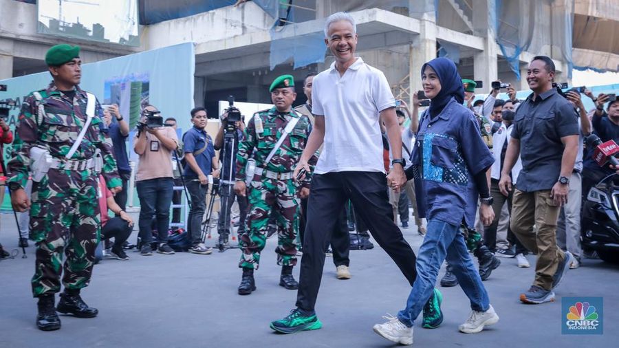 Bakal calon presiden ganjar Pranowo tiba di RSPAD Gatot Soebroto, Jakarta, Minggu (22/10/2023).(CNBC Indonesia/Failsal Rahman)
