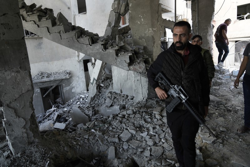 Kondsi Masjid Al Ansar yang rusak akibat hantaman rudal Israel di kamp pengungsi Jenin, Tepi Barat, Minggu (22/10/2023). (AP Photo/Majdi Mohammed)