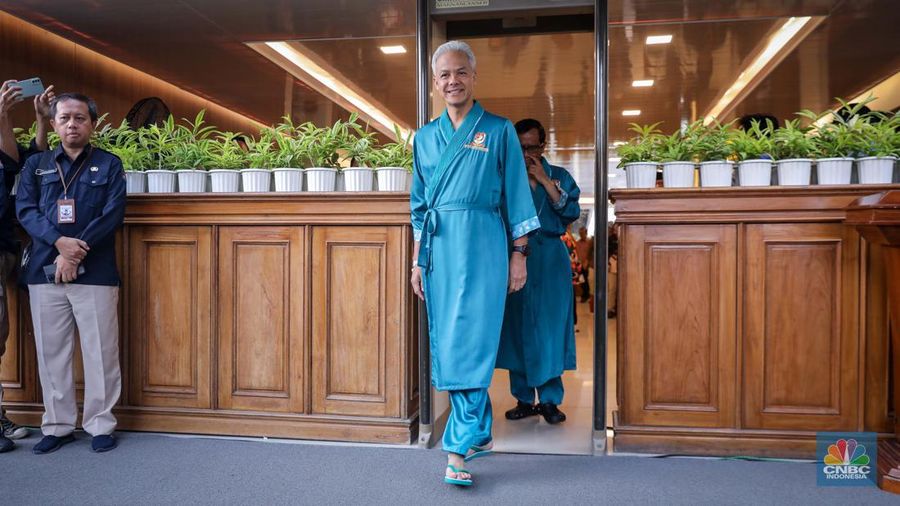 Pasangan bakal capres-cawapres Ganjar Pranowo dan Mahfud MD bersiap untuk menjalani pemeriksaan di RSPAD Gatot Soebroto, Jakarta, Minggu (22/10/2023).