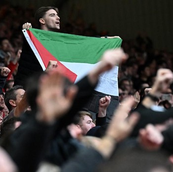 Dukungan Untuk Palestina Muncul di Laga Liverpool vs Everton