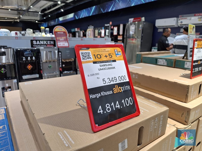 Suasana saat berlangsungya Full Day Sale di Transmart Kota Kasablank, Jakarta, MInggu (22/10/2023). (CNBC Indonesia/Khoirul Anam) Suasana saat berlangsungya Full Day Sale di Transmart Kota Kasablank, Jakarta, MInggu (22/10/2023). (CNBC Indonesia/Khoirul Anam)