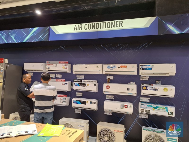 Suasana saat berlangsungya Full Day Sale di Transmart Kota Kasablank, Jakarta, MInggu (22/10/2023). (CNBC Indonesia/Khoirul Anam) Suasana saat berlangsungya Full Day Sale di Transmart Kota Kasablank, Jakarta, MInggu (22/10/2023). (CNBC Indonesia/Khoirul Anam)