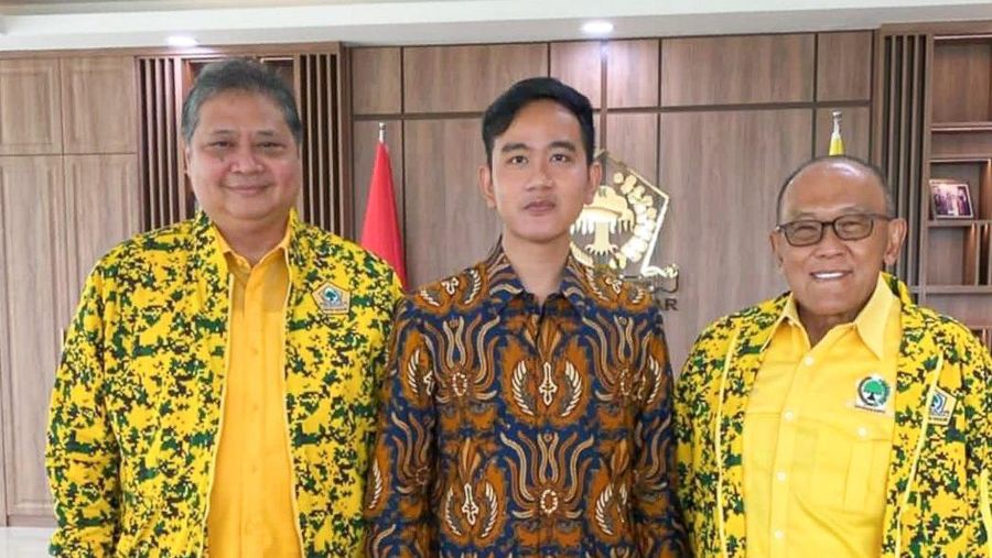 Ketua Umum Partai Golkar Airlangga Hartarto dan Wali Kota Surakarta Gibran Rakabuming usai rapimnas Partai Golkar. (X/airlangga_hrt)