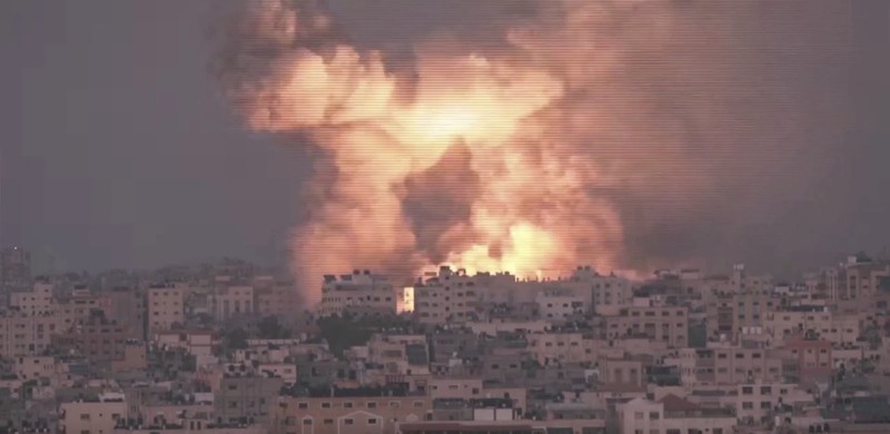 Warga Palestina yang terluka dalam pemboman Israel di Jalur Gaza dibawa ke rumah sakit di Rafah pada Senin, 23 Oktober 2023. Warga Palestina yang terluka dalam pemboman Israel di Jalur Gaza dibawa ke rumah sakit di Rafah pada Senin, 23 Oktober 2023. (AP Photo/Hatem Ali)