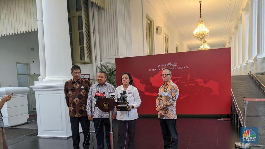 Menteri Keuangan, Gubernur Bank Indonesia (BI), Ketua Dewan komisioner Otoritas Jasa Keuangan (OJK), dan Ketua Dewan Komisioner Lembaga Penjamin Simpanan (LPS). (CNBC Indonesia/Emir Yanwardhana)