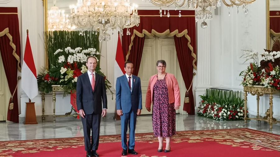 Presiden Joko Widodo menerima 12 duta besar luar biasa dan berkuasa penuh (LBPT) di Istana Merdeka, Jakarta, Senin (23/10/2023). (²©²ÊÍøÕ¾/Emir Yanwardhana)
