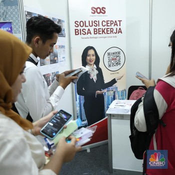 Penampakan Ramai Orang Cari Lowongan di Job Fair Mangga Dua