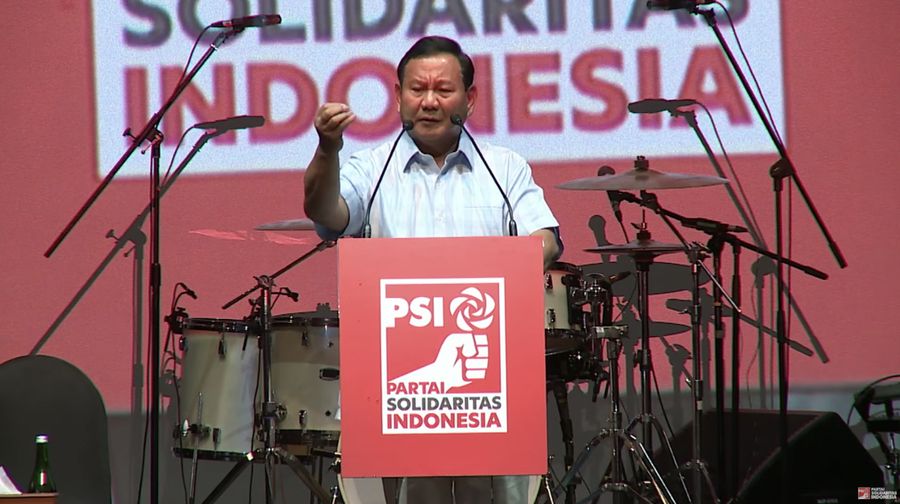 Bakal Calon Presiden (Bacapres), Prabowo Subianto saat memberikan pidato dalam Konser Pilpres Santuy 