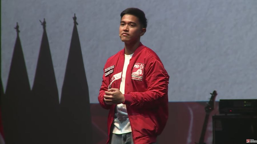 Ketua Umum Partai Solidaritas Indonesia (PSI) Kaesang Pangarep dalam Konser Pilpres Santuy 