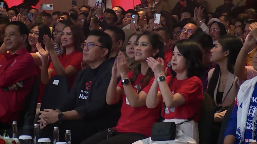 Ketua Umum Partai Solidaritas Indonesia (PSI) Kaesang Pangarep dalam Konser Pilpres Santuy 