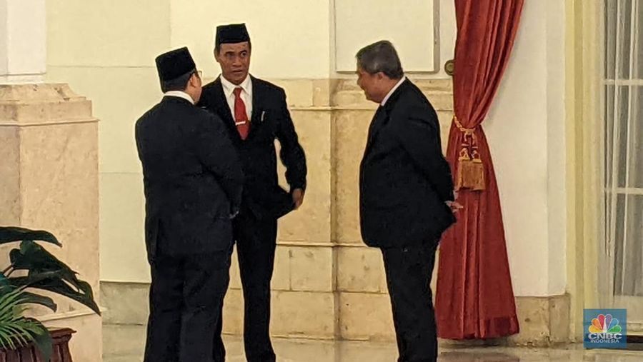 Amran Sulaiman yang digadang-gadang jadi Menteri Pertanian sudah datang di Istana Negara. (CNBC Indonesia/Emir Yanwardhana)