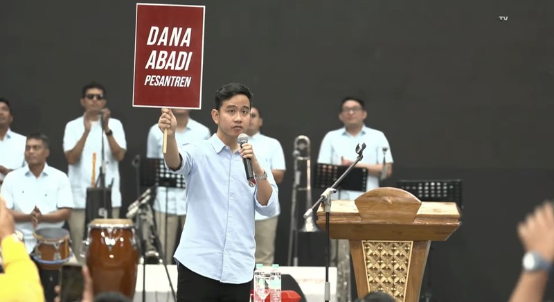 Pasangan Prabowo Subianto dan Gibran Rakabuming Raka saat menghadiri Deklarasi Capres-Cawapres di Indonesia Arena, Jakarta, Rabu (25/10/2023). Pasangan Prabowo Subianto dan Gibran Rakabuming Raka saat menghadiri Deklarasi Capres-Cawapres di Indonesia Arena, Jakarta, Rabu (25/10/2023). (CNBC Indonesia/Faisal Rahman)