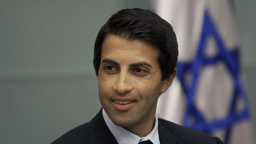 Mosab Yousef, putra pendiri Hamas Sheikh Hassan Yousef. (AP Photo/Sebastian Scheiner/File Foto)